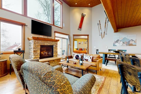 SnowTop Manor House in Snoqualmie Pass