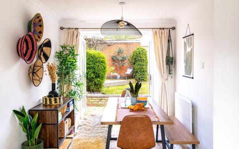 #01 Coleshill Townhouse Sleeps 6 NEC 7mins BHX House in Metropolitan Borough of Solihull