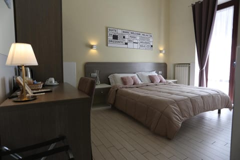 Bed, View (from property/room), Decorative detail, Bedroom, furniture