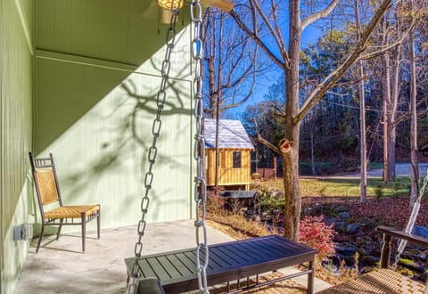 Joyful Cottage, Pickleball Court, Creek, WIFI, Mountain Views, Starting at 69" House in Jenkins Mill