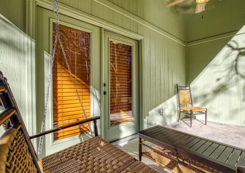 Joyful Cottage, Pickleball Court, Creek, WIFI, Mountain Views, Starting at 69" House in Jenkins Mill