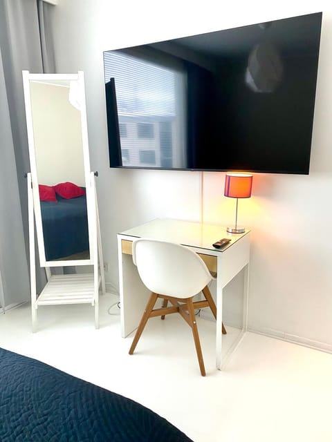 Bed, TV and multimedia, Photo of the whole room, Evening entertainment, Bedroom, hair dresser, wardrobe