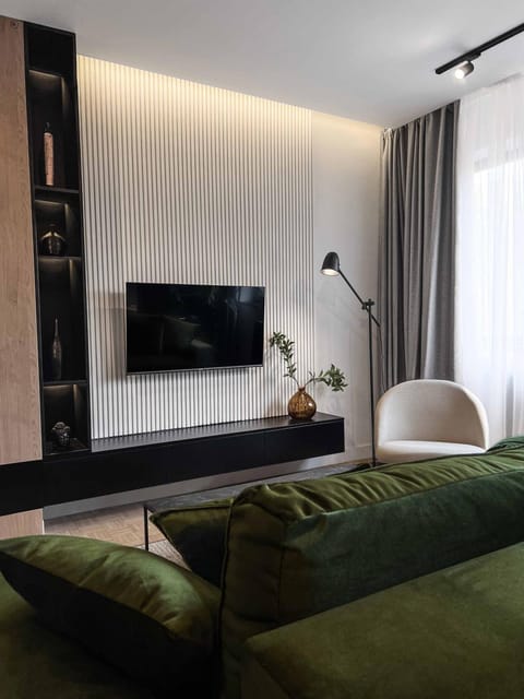 Communal lounge/ TV room, TV and multimedia, Living room, Seating area, Evening entertainment