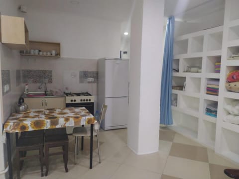 Kitchen or kitchenette, Dining area, minibar, pet friendly, stove