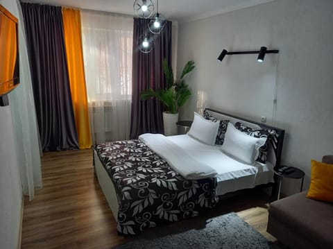 Bed, TV and multimedia, Living room