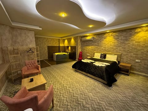 Bed, Property logo or sign, Hot Tub, Living room, Bedroom, wardrobe