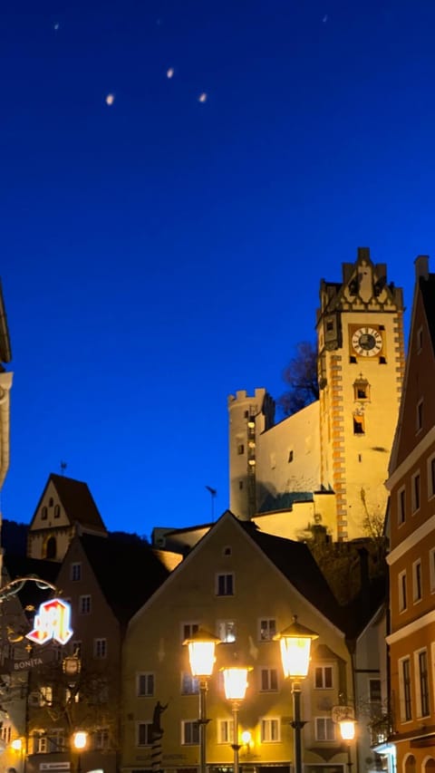 Nearby landmark, Neighbourhood