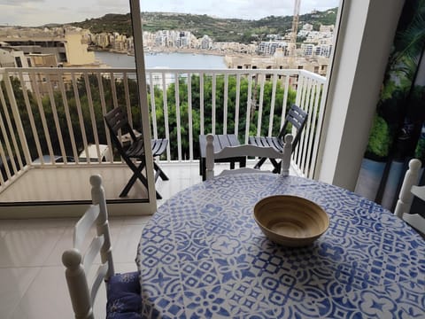 Day, Natural landscape, View (from property/room), Balcony/Terrace, Living room, Seating area, Dining area, Sea view