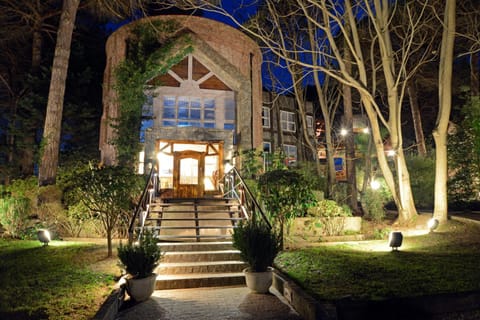 Facade/entrance, Night