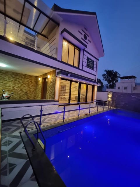 Property building, Pool view, Swimming pool