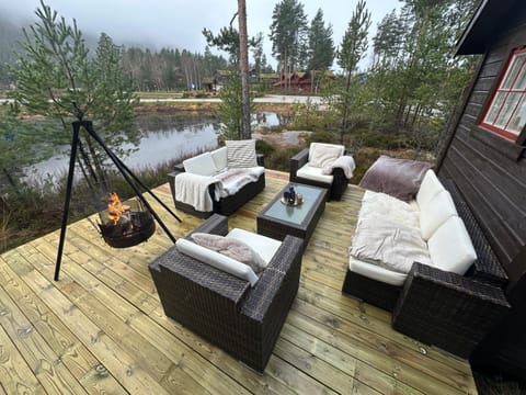 Property building, Patio, Spring, Natural landscape, Seating area, Garden view, Lake view, Mountain view