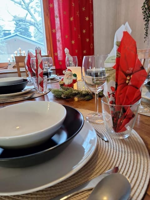 Food and drinks, Dining area, Food, Drinks, Alcoholic drinks