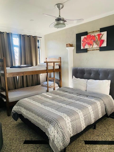 Restaurant/places to eat, Bed, Photo of the whole room, Bedroom, Breakfast