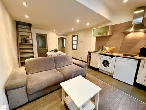 Kitchen or kitchenette, Living room
