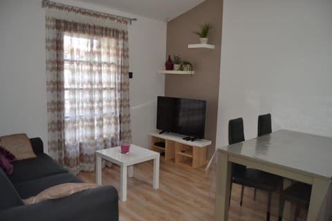 Communal lounge/ TV room, TV and multimedia, Living room, Seating area