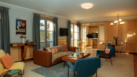 Communal lounge/ TV room