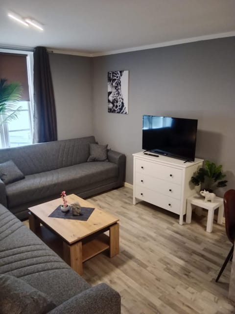 TV and multimedia, Living room, Seating area, storage