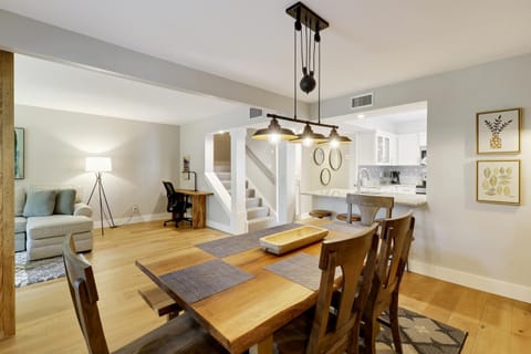 Two Kings Double & Bunk Bed Sleep 8 w Beach Gear & Bike Rentals Harbourtown Pool House in Hilton Head Island