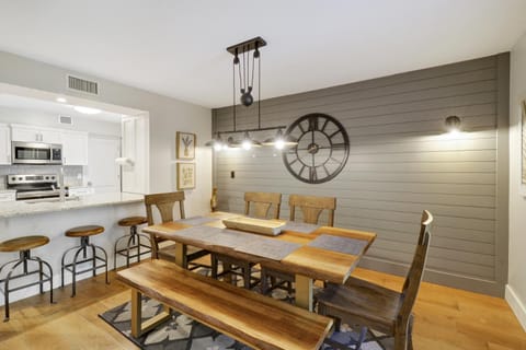 Two Kings Double & Bunk Bed Sleep 8 w Beach Gear & Bike Rentals Harbourtown Pool House in Hilton Head Island