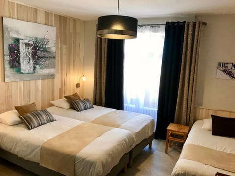 Bed, Photo of the whole room, Bedroom, Facility for disabled guests