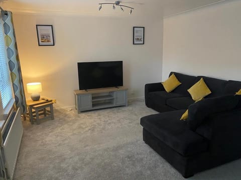 Communal lounge/ TV room, TV and multimedia, Living room, Seating area