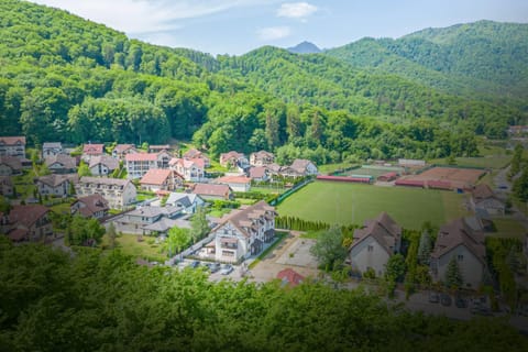 Property building, Day, Neighbourhood, Natural landscape, Mountain view