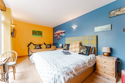 Bed, Seating area, Bedroom