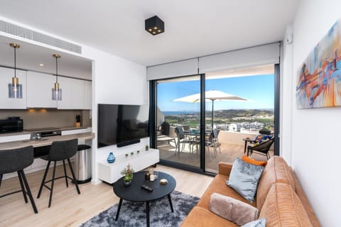 Natural landscape, View (from property/room), Balcony/Terrace, Living room, Mountain view