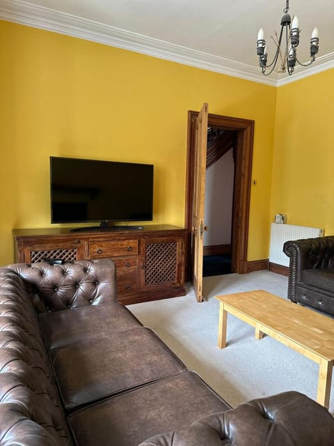 Communal lounge/ TV room, TV and multimedia, Living room, Seating area