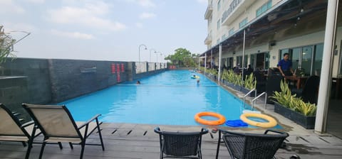 Swimming pool, Swimming pool