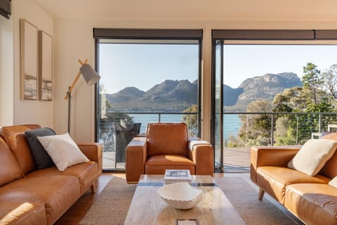 Natural landscape, View (from property/room), Balcony/Terrace, Living room, Seating area, Mountain view
