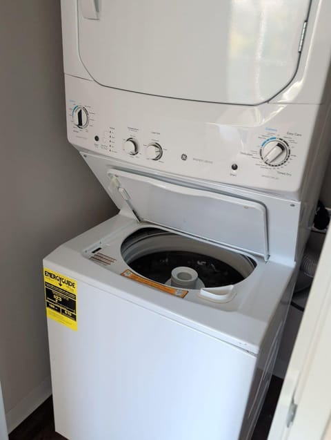 4 mi to Jack Thrice Stadium + hot tub Apartment in Ames