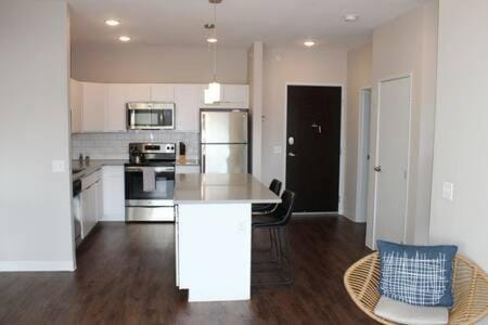 4 mi to Jack Thrice Stadium + amenities Apartment in Ames