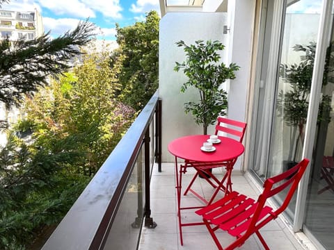 Patio, Spring, Day, View (from property/room), Balcony/Terrace, Dining area, Garden view