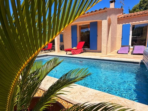 Property building, Patio, Day, Garden view, Pool view, Swimming pool, sunbed, air conditioner