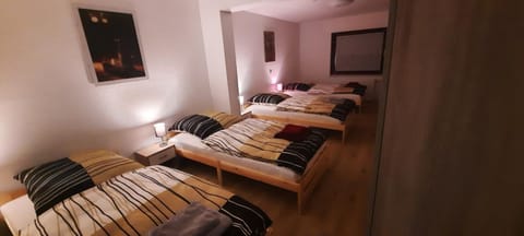 Bed, People, Photo of the whole room, Bedroom, group of guests