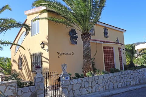 Property building, Day