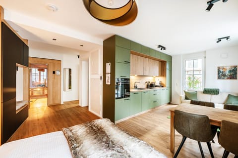 Bed, Kitchen or kitchenette, Living room, Photo of the whole room, Seating area, Dining area, Bedroom, minibar, pet friendly, stove