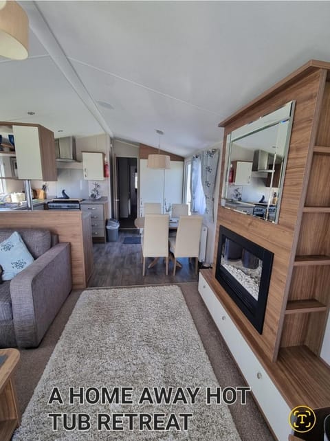 A HOME AWAY HOT TUB RETREAT AT Tattershall lakes country park Resort in Tattershall