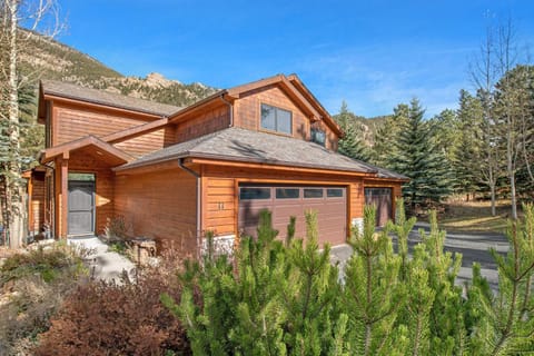 Fall River Retreat - Monthly Long-Term Vacation Rental townhouse House in Estes Park