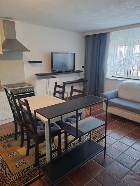 STUDIO Apartment am Kreuzbergl, 34qm, 1-2 Gäste, gratis Parkplätze & Self Check-in Apartment in Klagenfurt