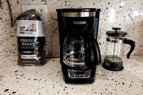 King Suite, 5 Queen beds Spacious Modern Home House in Castro Valley