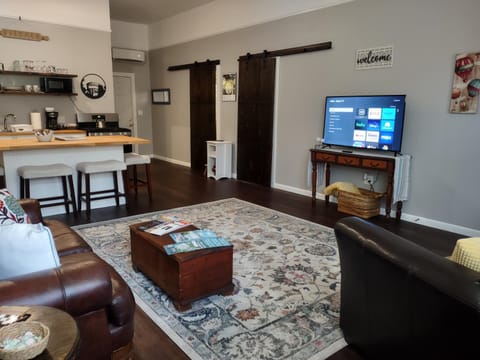 Kitchen or kitchenette, Seating area