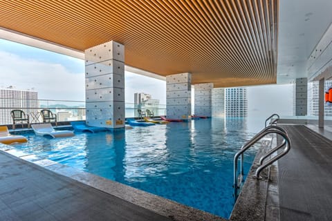 Swimming pool, Swimming pool, sunbed