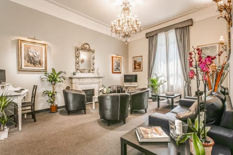 Communal lounge/ TV room, Lobby or reception
