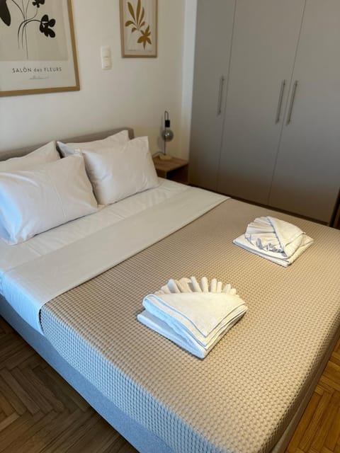 Bed, Photo of the whole room, Bedroom, towels, wardrobe