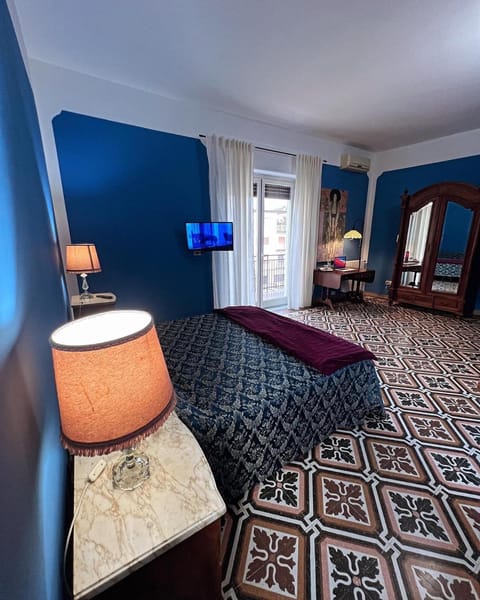 Bed, TV and multimedia, Bedroom, wardrobe