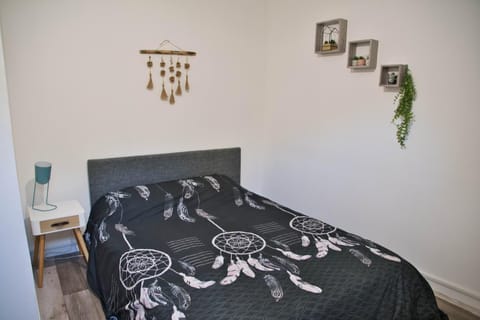 Bed, Photo of the whole room