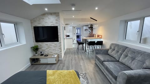 TV and multimedia, Living room, Dining area