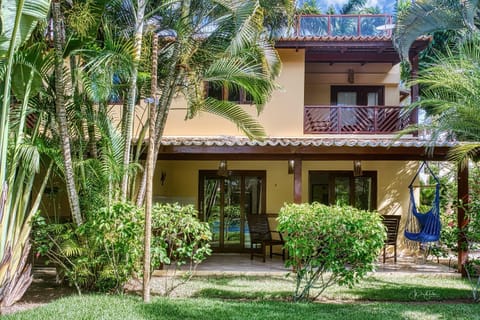 Property building, Facade/entrance, Garden, Balcony/Terrace